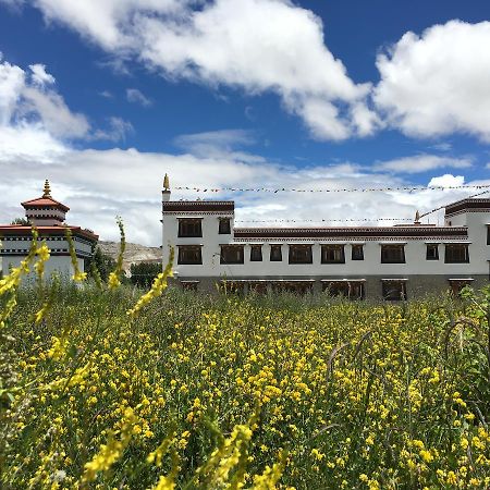 Royal Mustang Resort Nāmbo Buitenkant foto