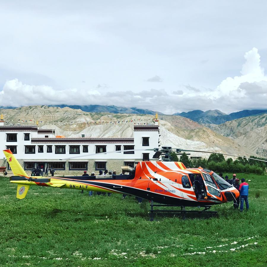 Royal Mustang Resort Nāmbo Buitenkant foto