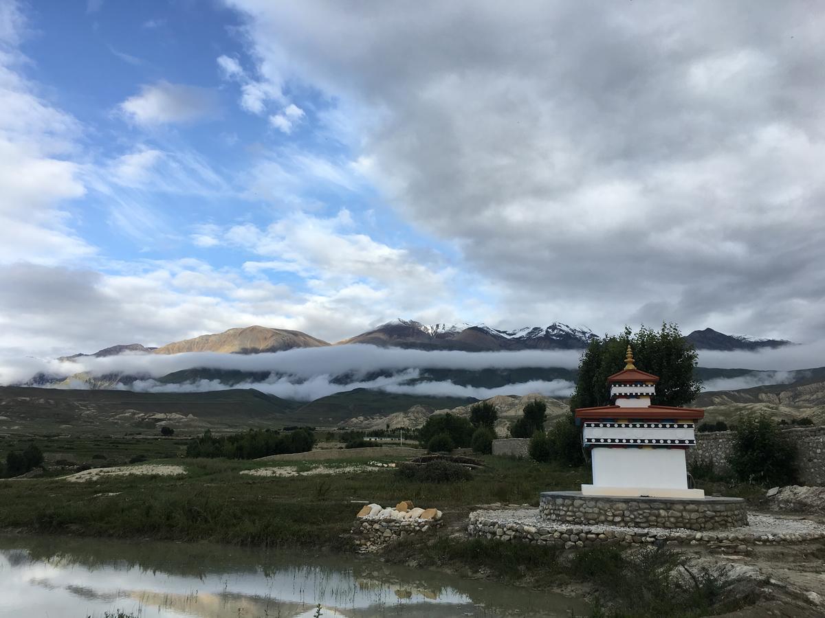 Royal Mustang Resort Nāmbo Buitenkant foto
