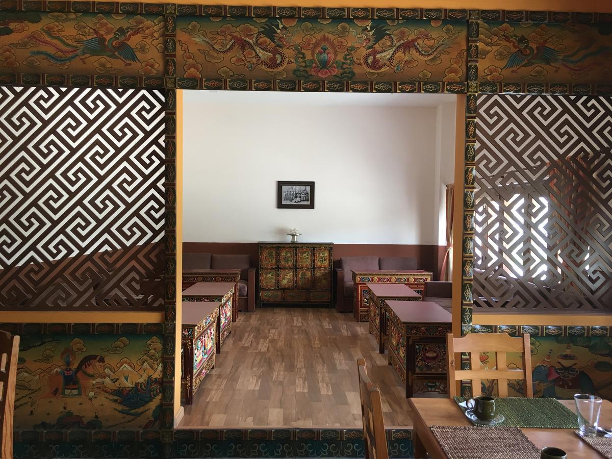 Royal Mustang Resort Nāmbo Buitenkant foto